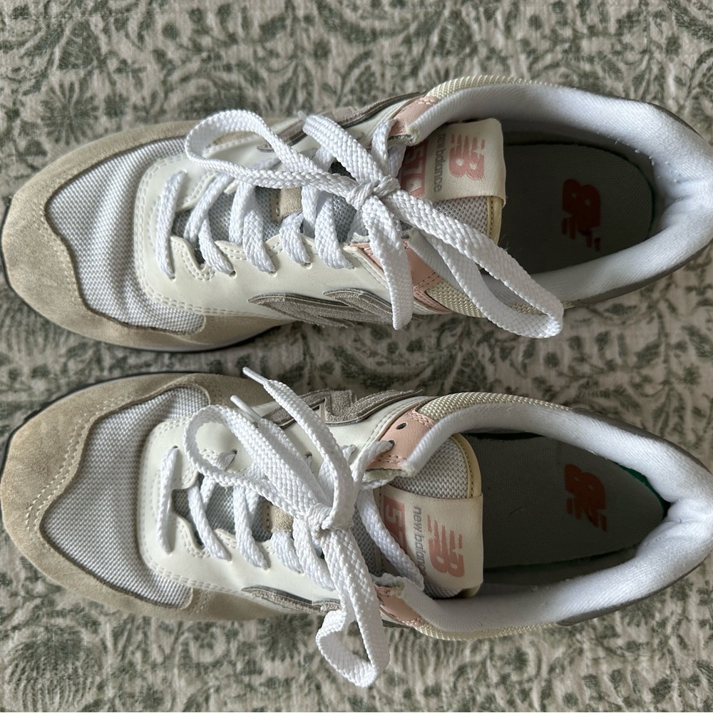 New Balance Sneaker - Picture 2 of 6